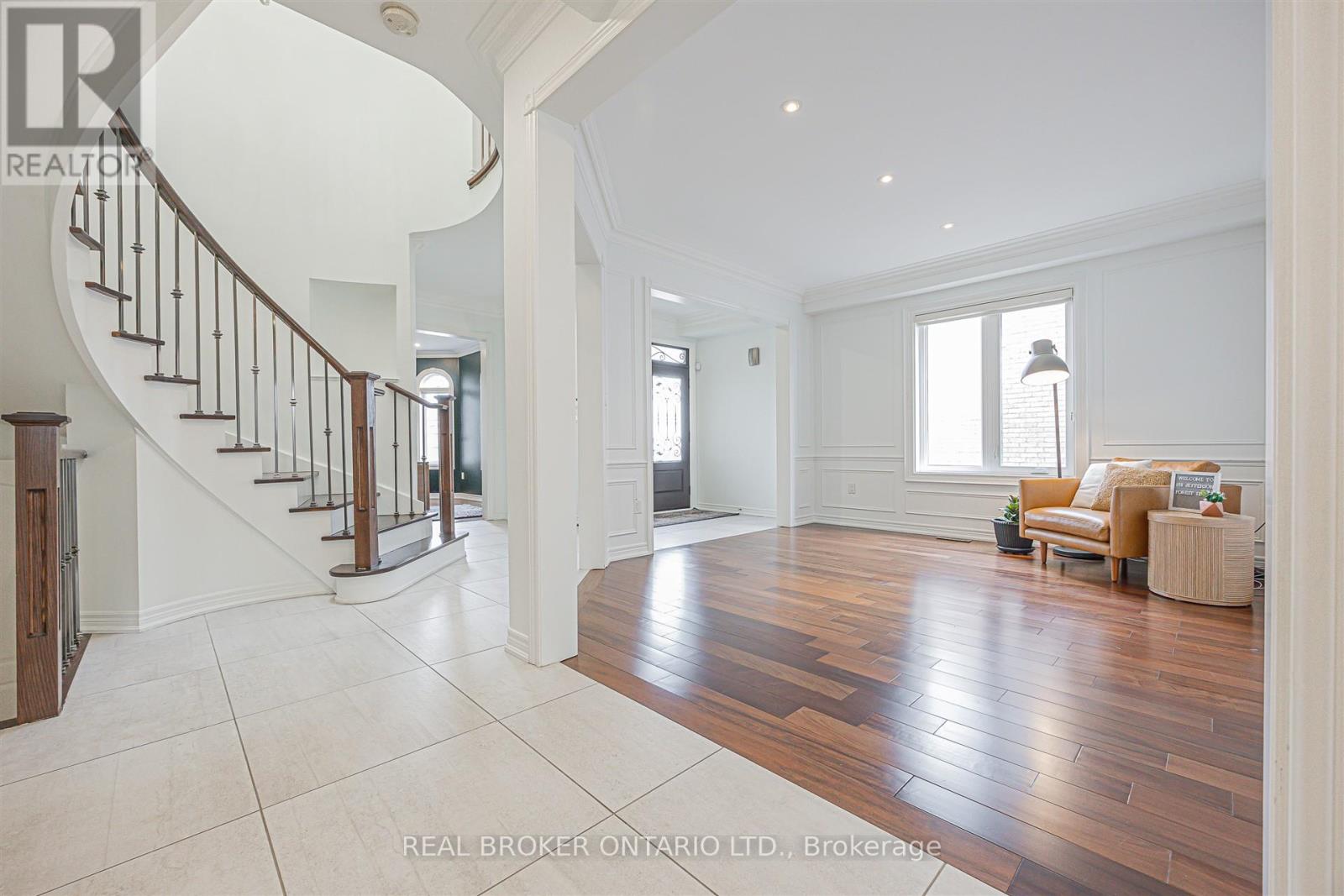 159 Jefferson Forest Drive, Richmond Hill, Ontario  L4E 4K6 - Photo 5 - N13434334