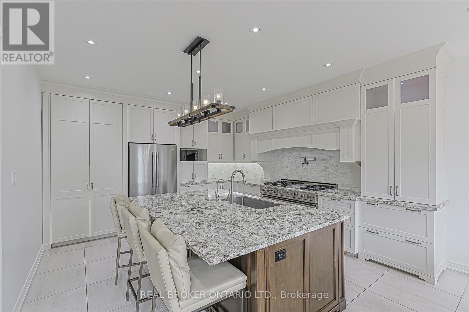 159 Jefferson Forest Drive, Richmond Hill, Ontario  L4E 4K6 - Photo 11 - N13434502
