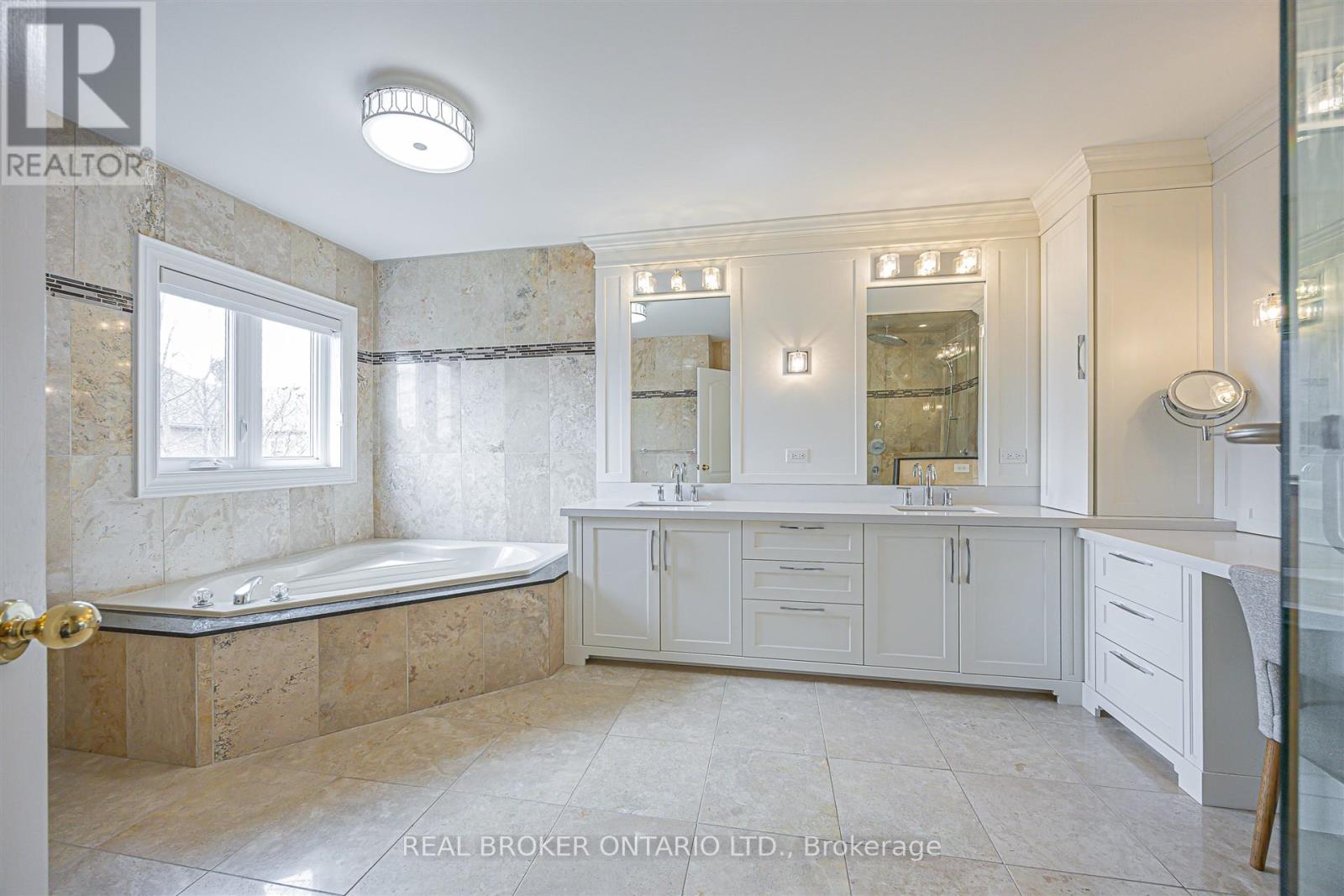 159 Jefferson Forest Drive, Richmond Hill, Ontario  L4E 4K6 - Photo 17 - N13434502