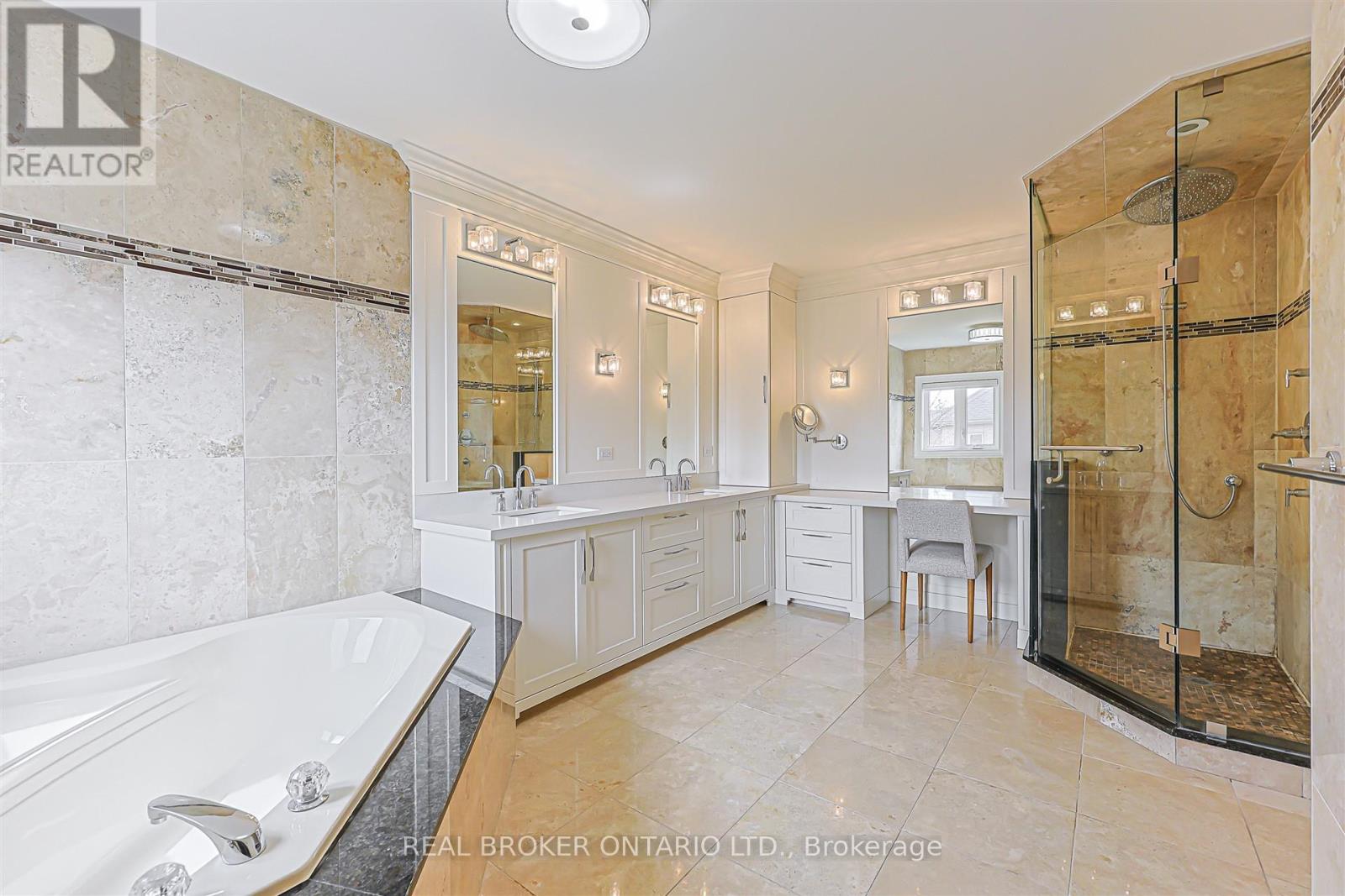 159 Jefferson Forest Drive, Richmond Hill, Ontario  L4E 4K6 - Photo 18 - N13434502