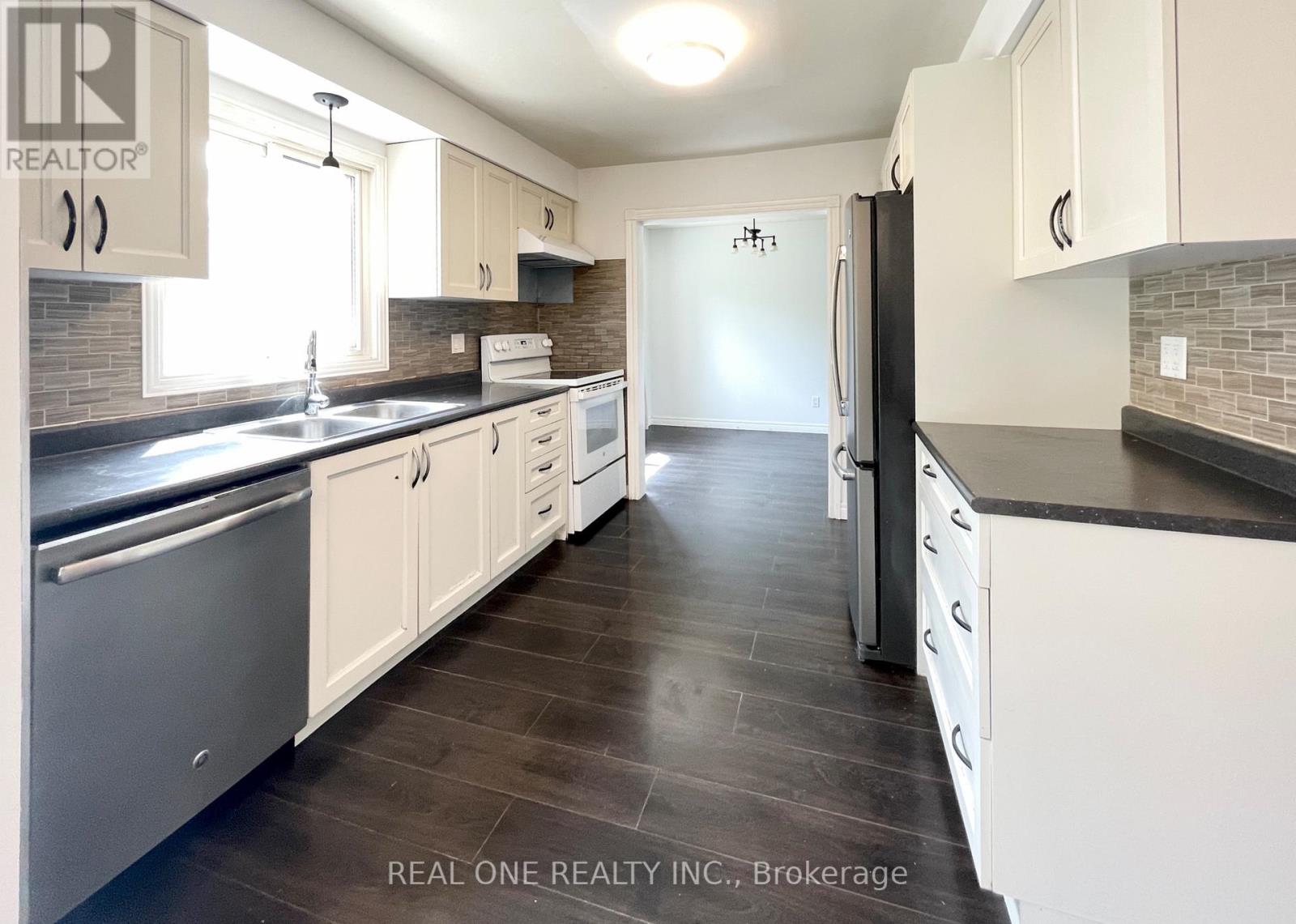 19 Blair Crescent, Barrie (Grove East), Ontario L4M 5Y7 - Photo 12 - S13434338