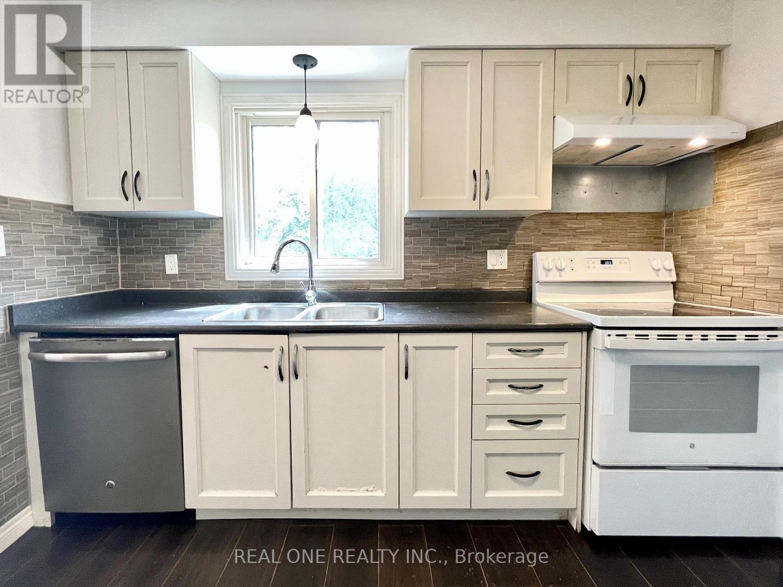 19 Blair Crescent, Barrie (Grove East), Ontario L4M 5Y7 - Photo 13 - S13434338