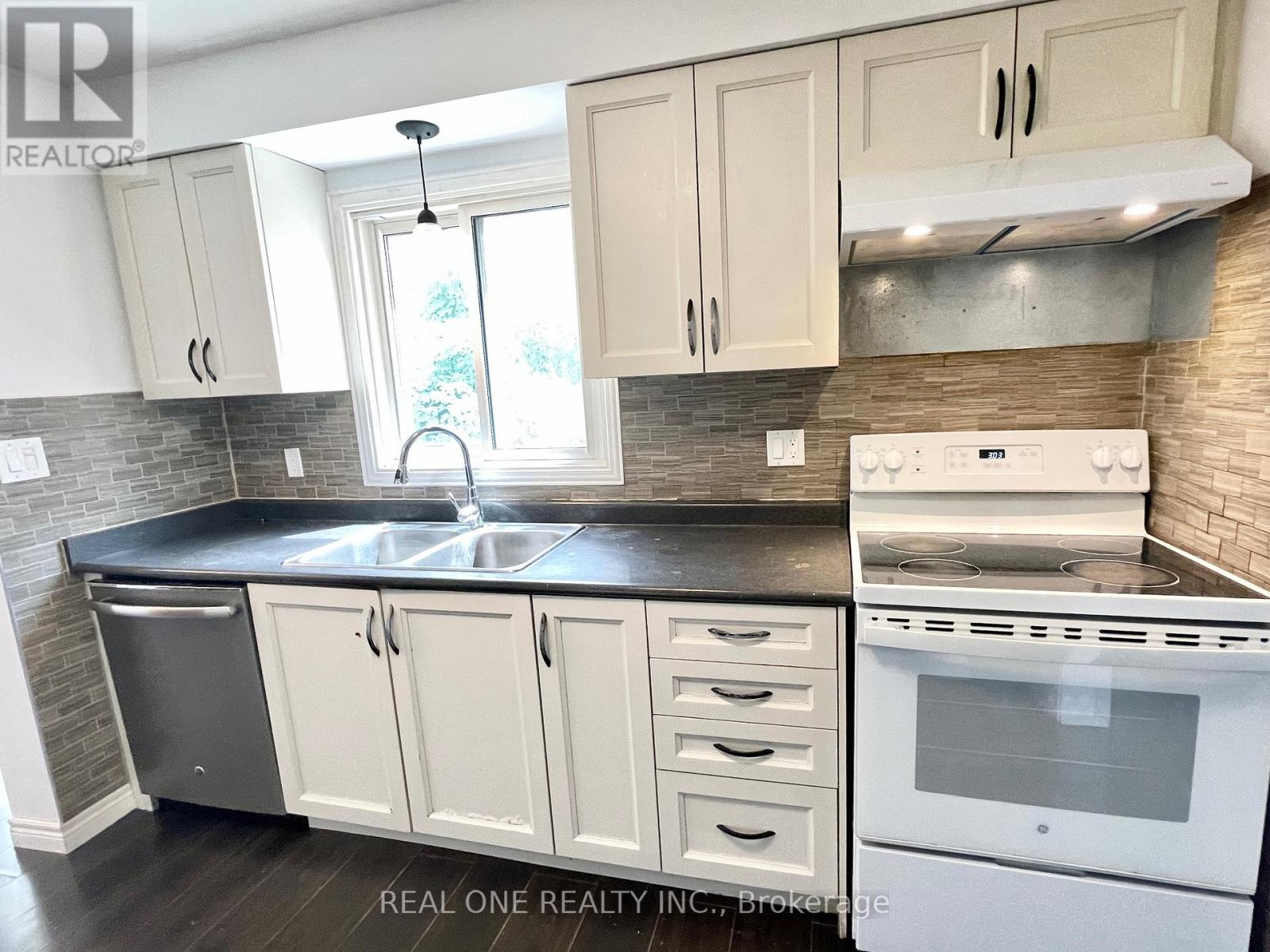 19 Blair Crescent, Barrie (Grove East), Ontario L4M 5Y7 - Photo 15 - S13434338