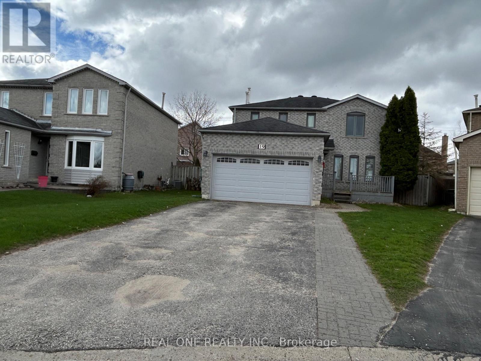 19 Blair Crescent, Barrie (Grove East), Ontario L4M 5Y7 - Photo 2 - S13434338
