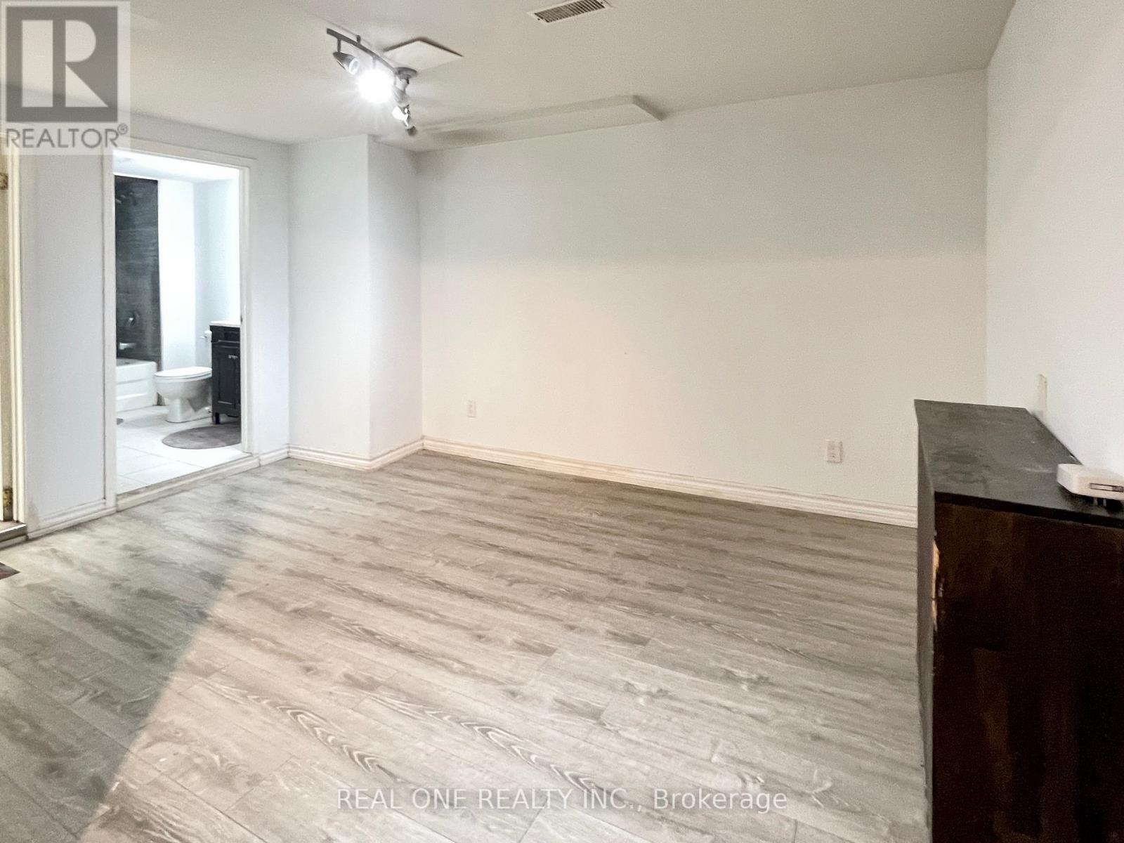 19 Blair Crescent, Barrie (Grove East), Ontario L4M 5Y7 - Photo 35 - S13434338