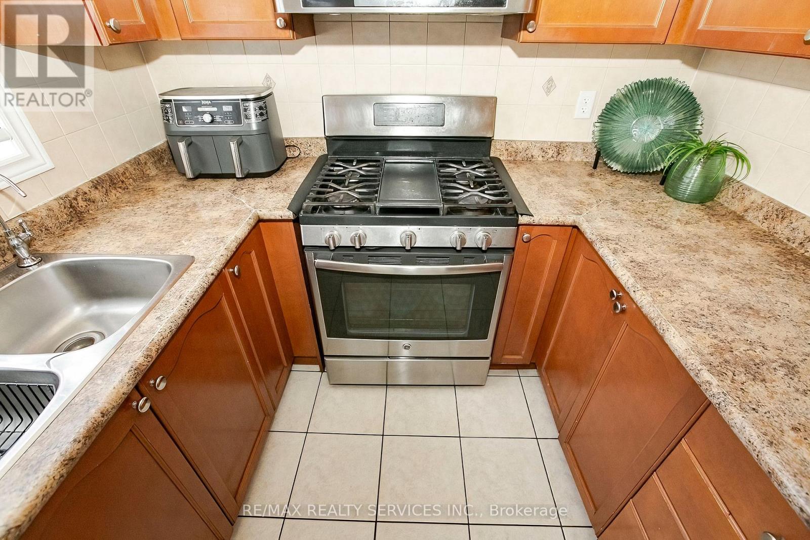 14 Eaglefield Gate, Brampton, Ontario  L7A 3S2 - Photo 15 - W13434324