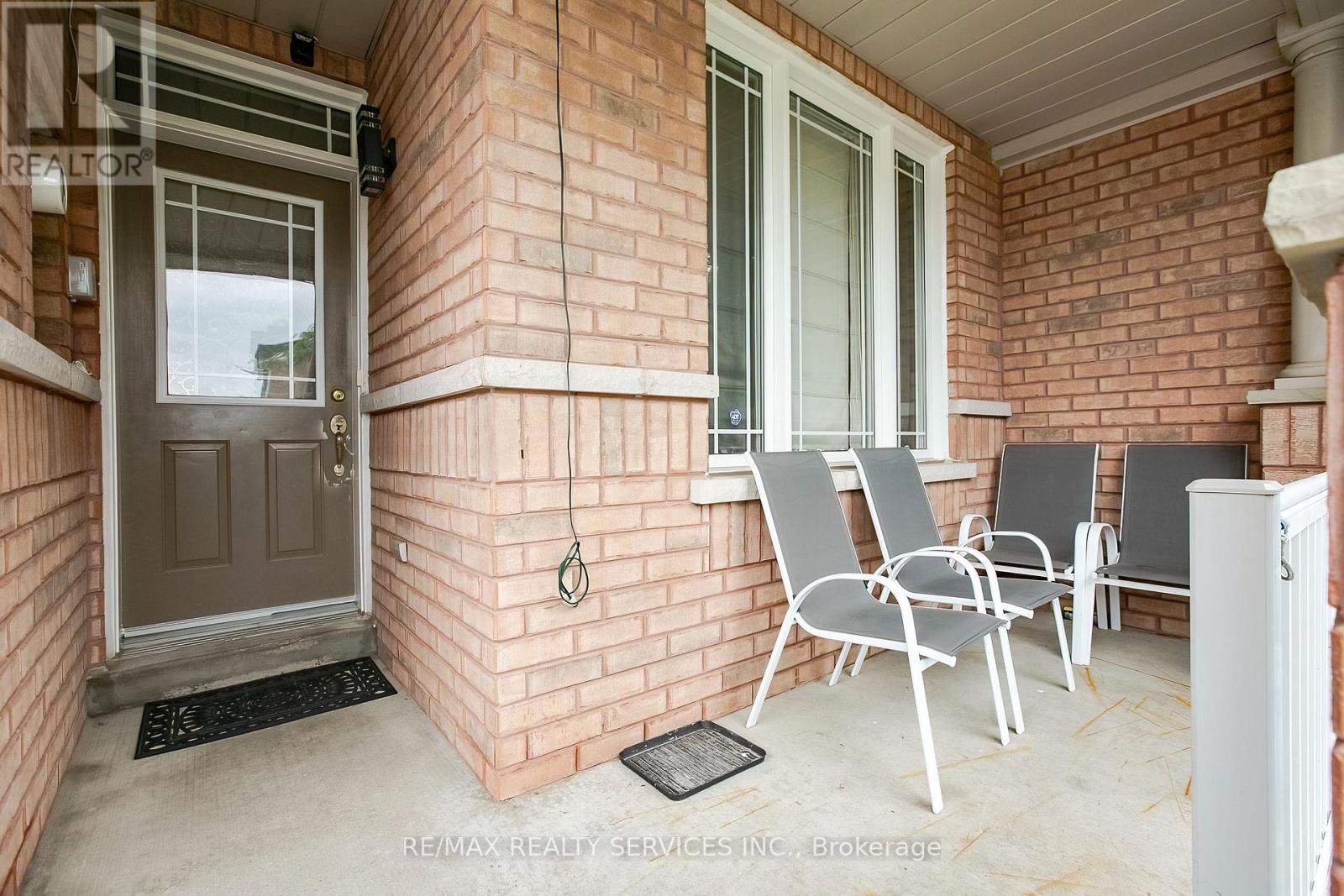 14 Eaglefield Gate, Brampton, Ontario  L7A 3S2 - Photo 4 - W13434324