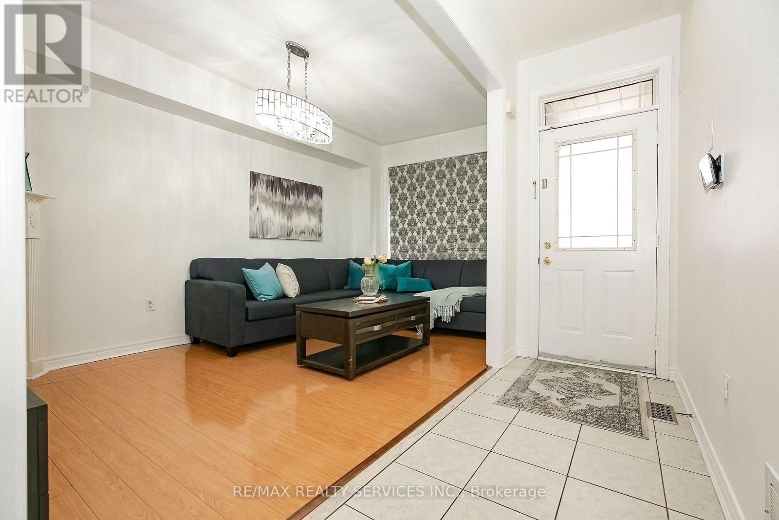 14 Eaglefield Gate, Brampton, Ontario  L7A 3S2 - Photo 6 - W13434324