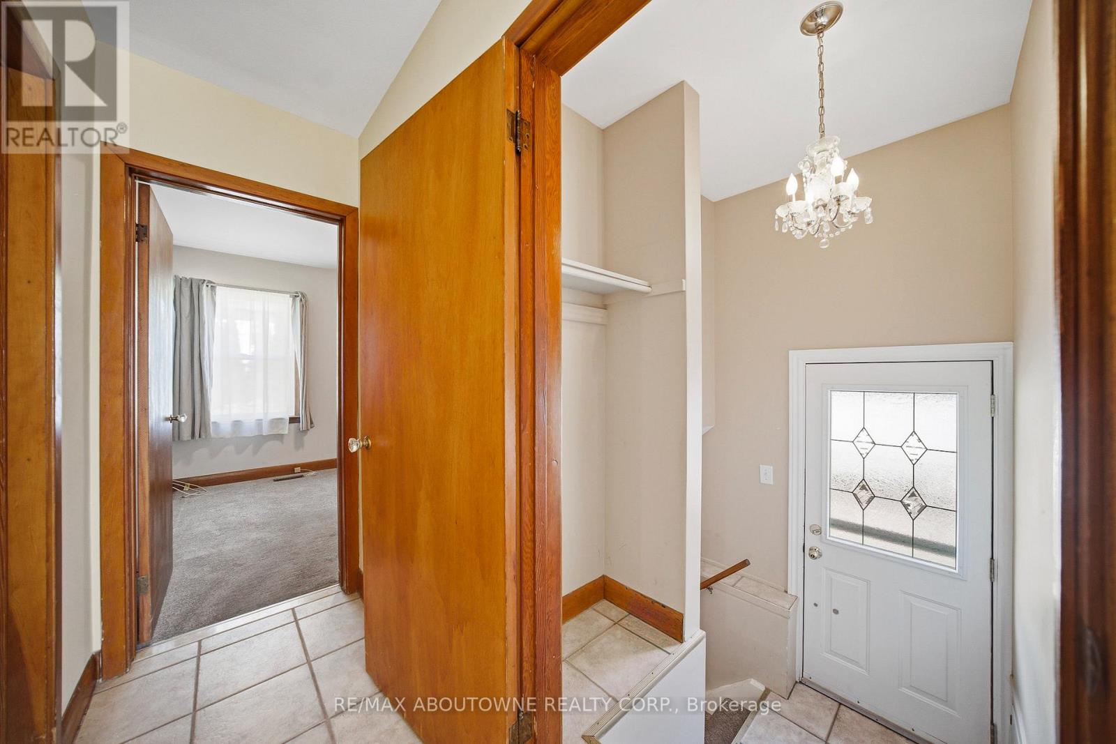 253 Maurice Drive, Oakville, Ontario  L6K 2X2 - Photo 15 - W13434380