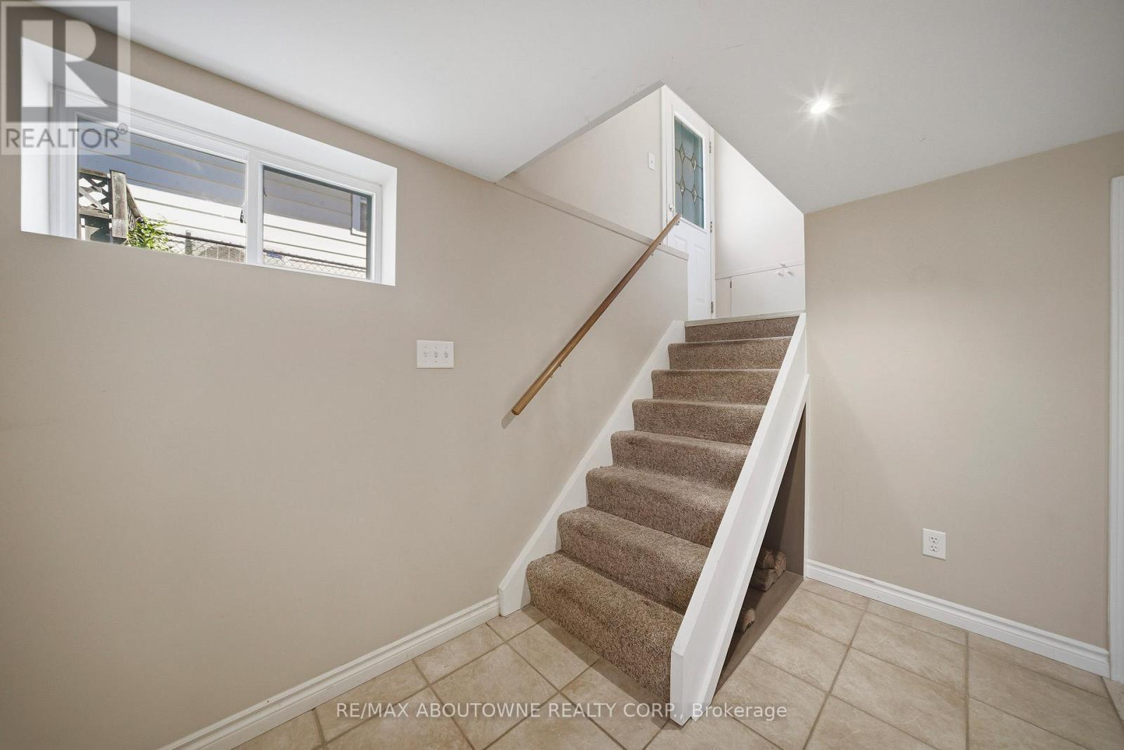 253 Maurice Drive, Oakville, Ontario  L6K 2X2 - Photo 16 - W13434380