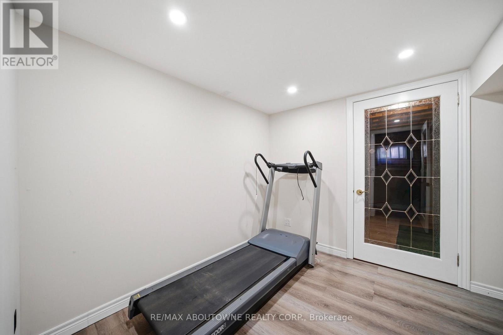 253 Maurice Drive, Oakville, Ontario  L6K 2X2 - Photo 21 - W13434380