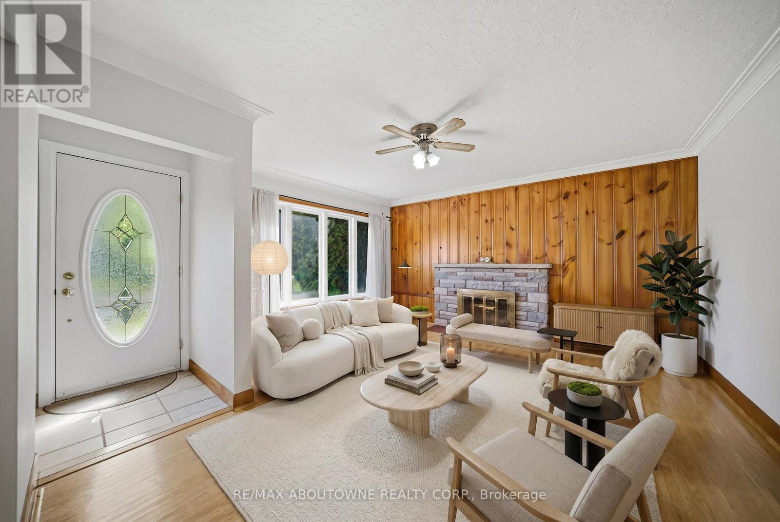 253 Maurice Drive, Oakville, Ontario  L6K 2X2 - Photo 5 - W13434380