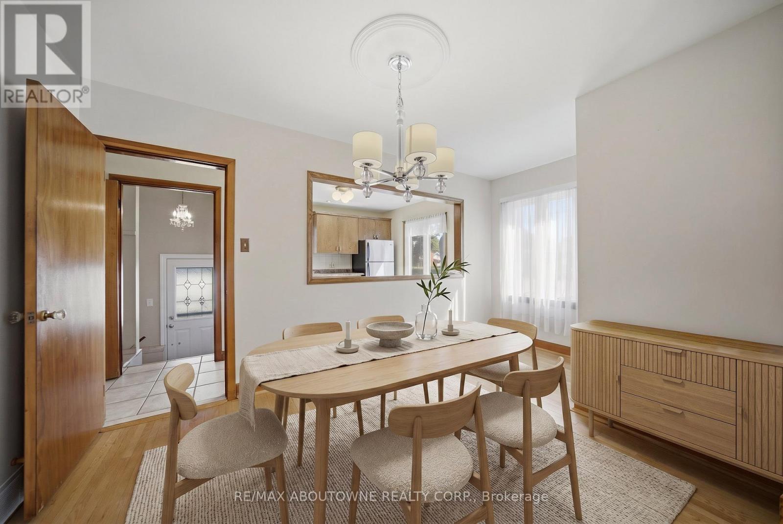 253 Maurice Drive, Oakville, Ontario  L6K 2X2 - Photo 6 - W13434380