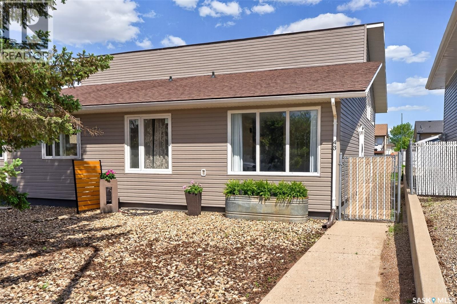 43 Arlington Avenue, Moose Jaw, Saskatchewan  S6K 1B2 - Photo 3 - SK038994