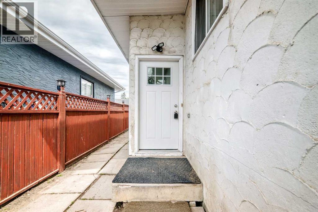 2918 Doverville Crescent Se, Calgary, Alberta  T2B 1T9 - Photo 3 - A2314739