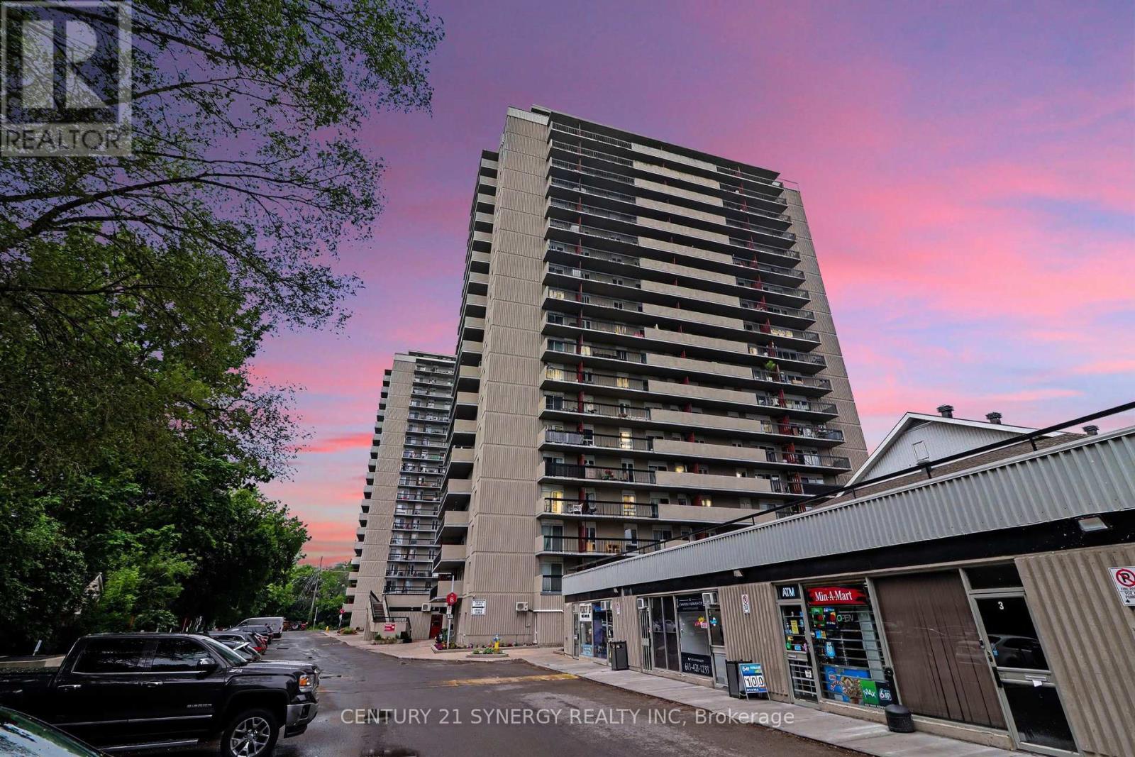 1202 - 158b Mcarthur Avenue, Ottawa, Ontario  K1L 8C9 - Photo 2 - X13434604