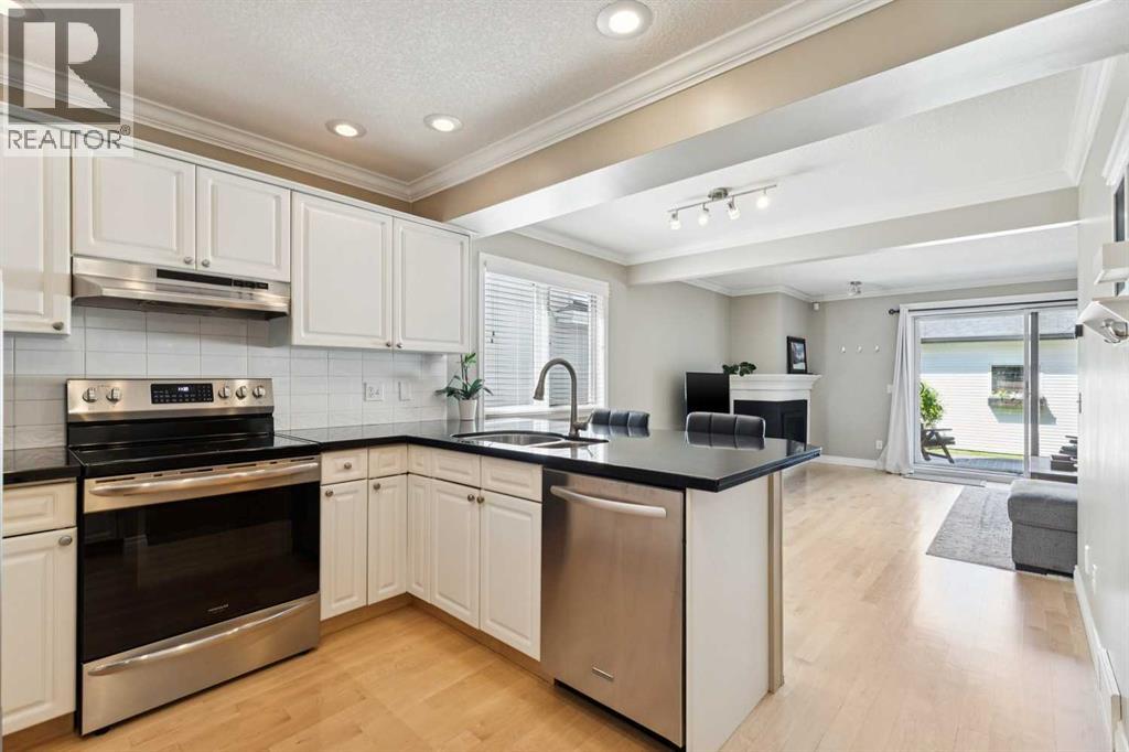 2405 26 Street Sw, Calgary, Alberta  T3E 2A6 - Photo 9 - A2320232
