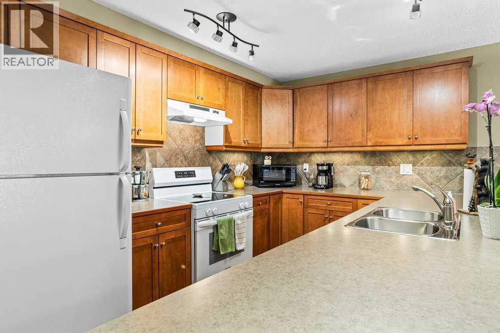 215, 150 Crossbow Place, Canmore, Alberta  T1W 3H5 - Photo 3 - A2320102
