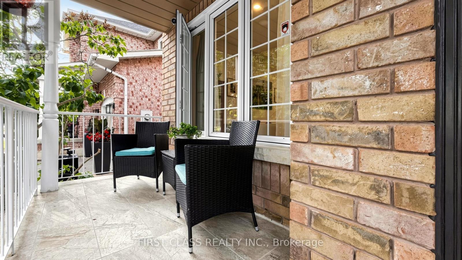 2407 East Gate Crescent, Oakville, Ontario  L6H 6L1 - Photo 5 - W13429352