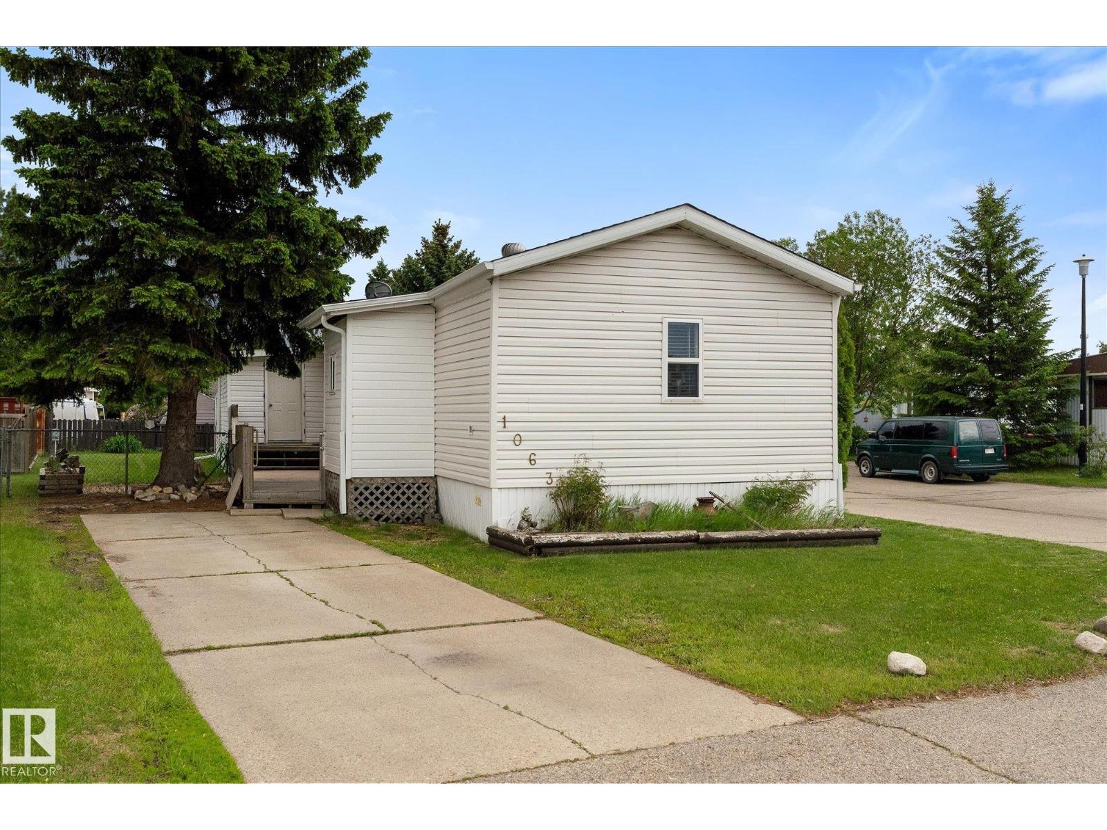 1063 Lakeland Cr, Sherwood Park, Alberta  T8H 1J5 - Photo 2 - E4479593