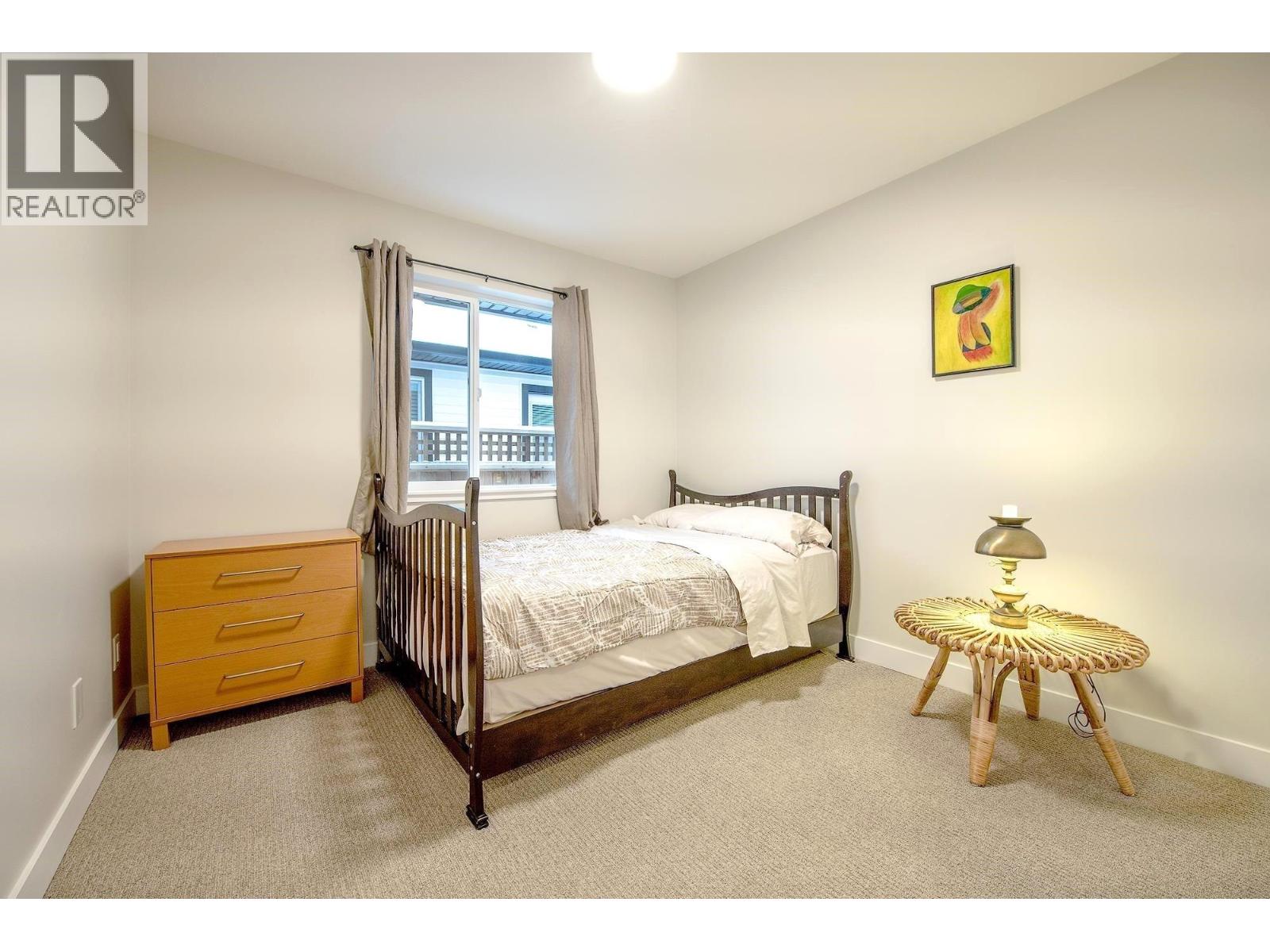 1040 Celia Crescent, Gibsons, British Columbia  V0N 1V7 - Photo 11 - R3135160