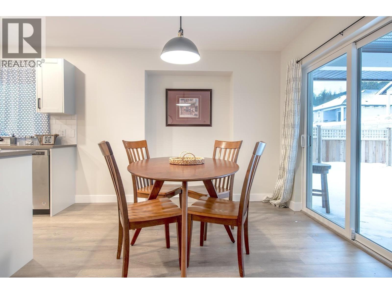 1040 Celia Crescent, Gibsons, British Columbia  V0N 1V7 - Photo 7 - R3135160