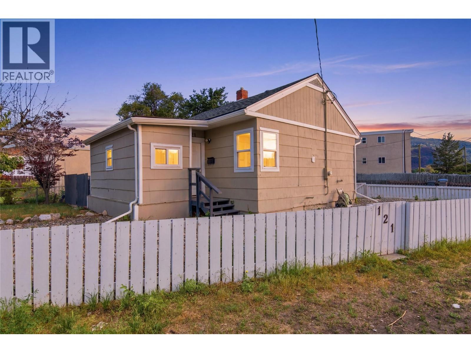 121 Willow Street, Kamloops, British Columbia  V2B 4C6 - Photo 2 - 10391207