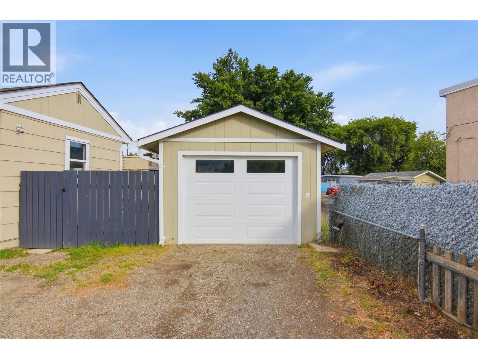 121 Willow Street, Kamloops, British Columbia  V2B 4C6 - Photo 9 - 10391207