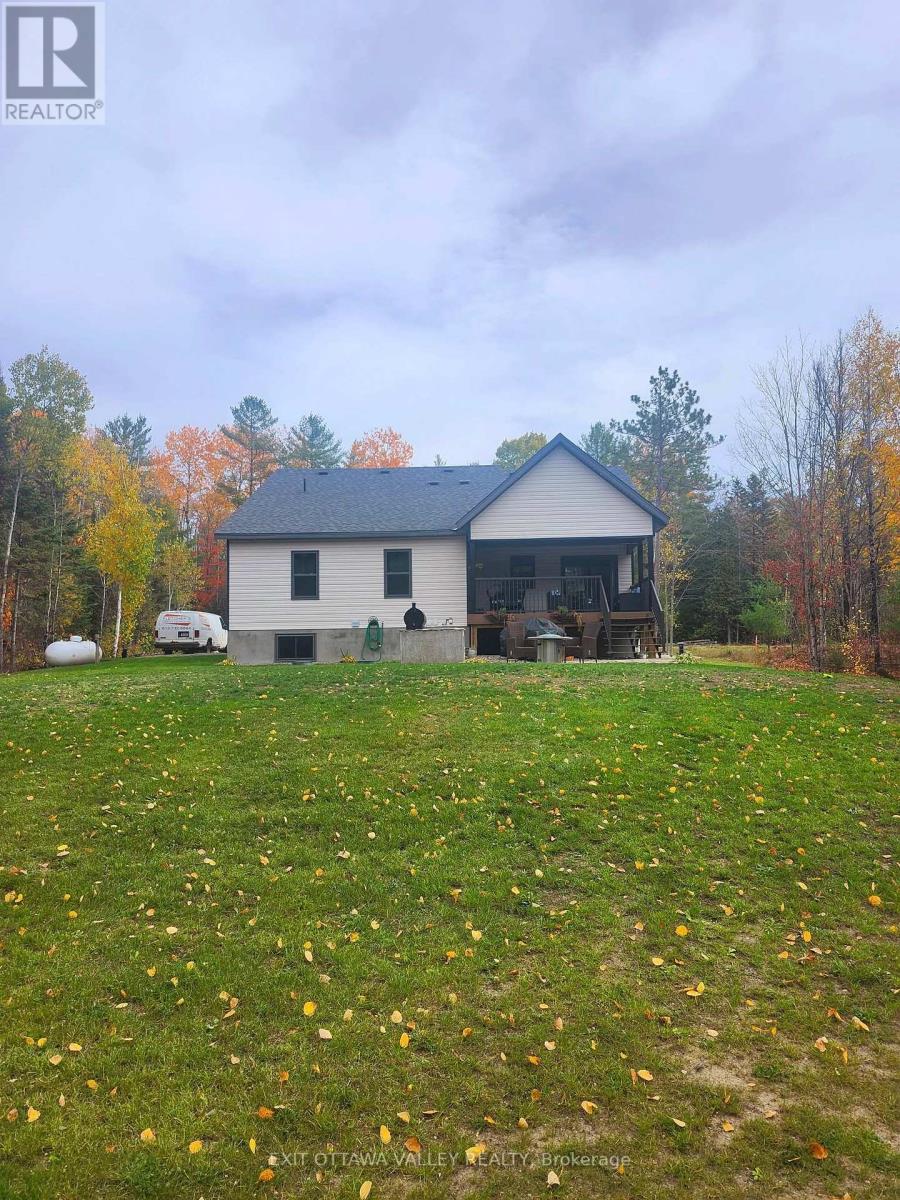 1485 Rapid Road, Whitewater Region, Ontario  K0J 2L0 - Photo 12 - X12630684