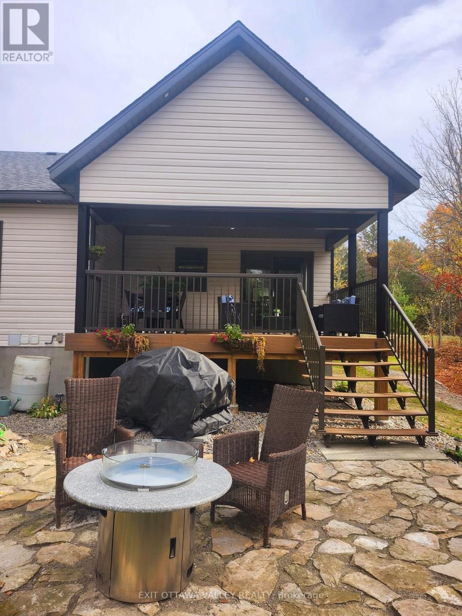 1485 Rapid Road, Whitewater Region, Ontario  K0J 2L0 - Photo 7 - X12630684