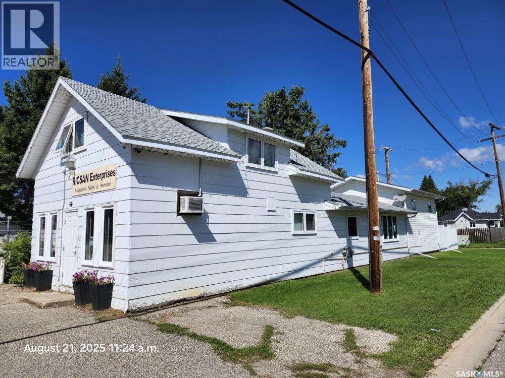 301 1 7th Avenue W, Nipawin, Saskatchewan  S0E 1E0 - Photo 1 - SK016984
