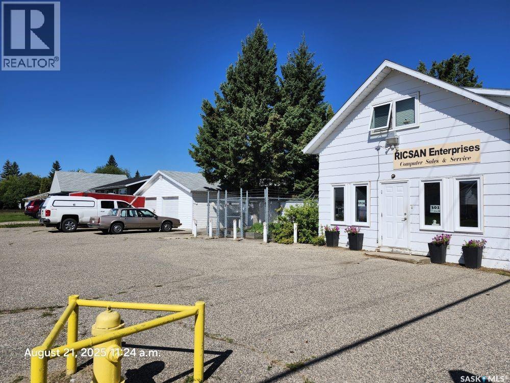 301 1 7th Avenue W, Nipawin, Saskatchewan  S0E 1E0 - Photo 3 - SK016984