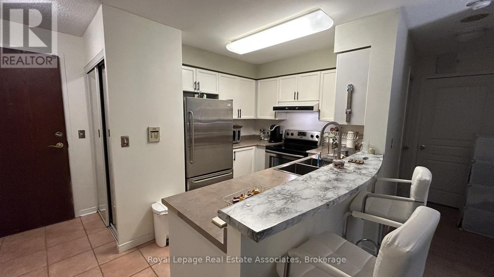 606 - 2585 Erin Centre Boulevard, Mississauga, Ontario  L5M 6Z8 - Photo 2 - W13434634