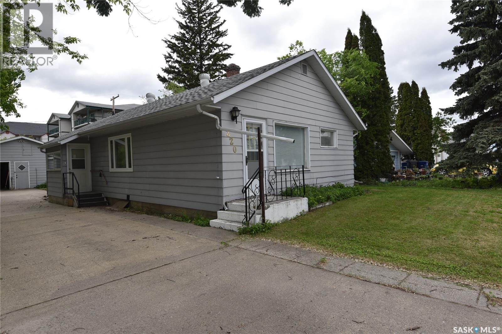 220 2nd Street E, Nipawin, Saskatchewan  S0E 1E0 - Photo 3 - SK033869