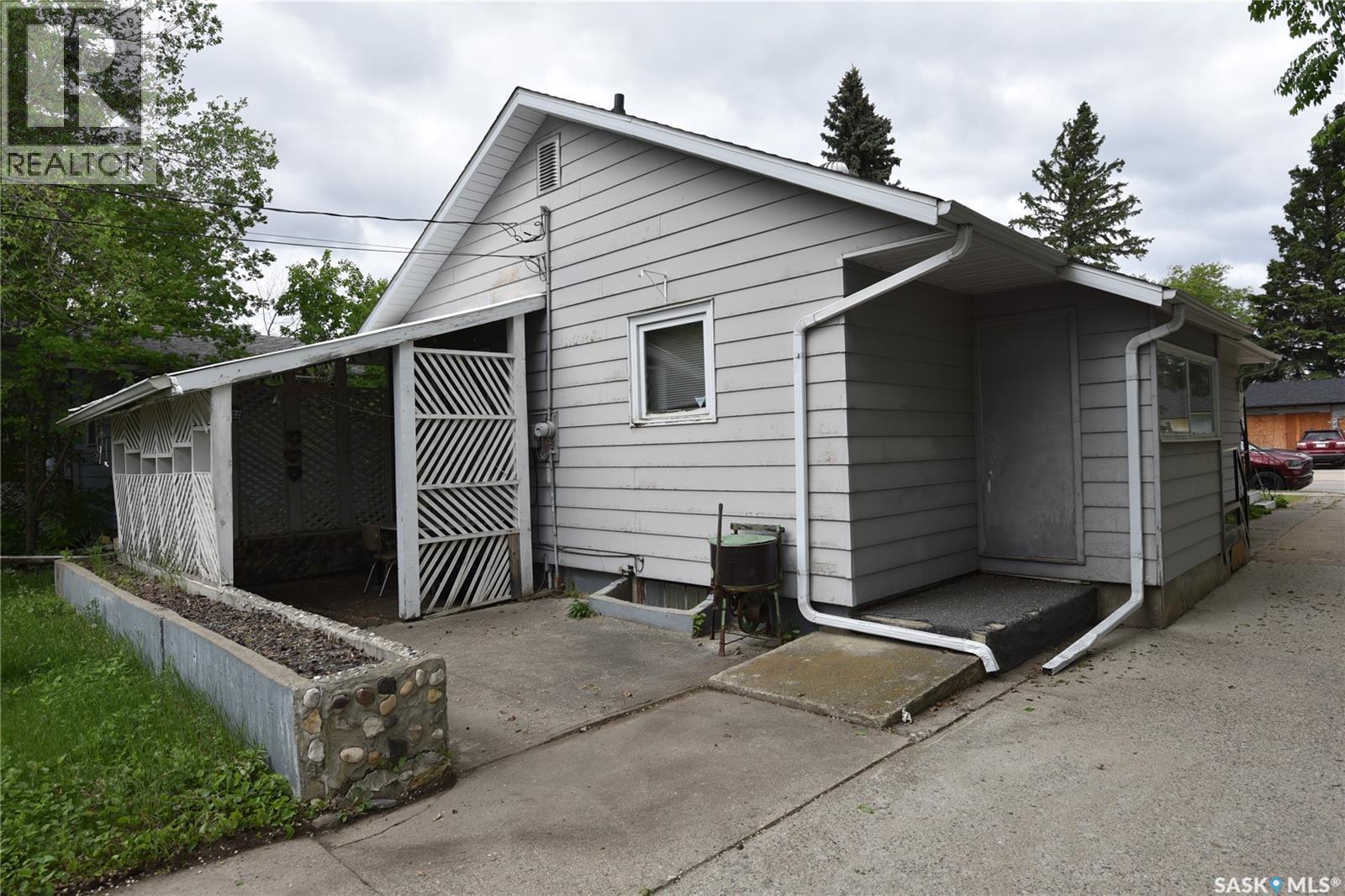 220 2nd Street E, Nipawin, Saskatchewan  S0E 1E0 - Photo 4 - SK033869