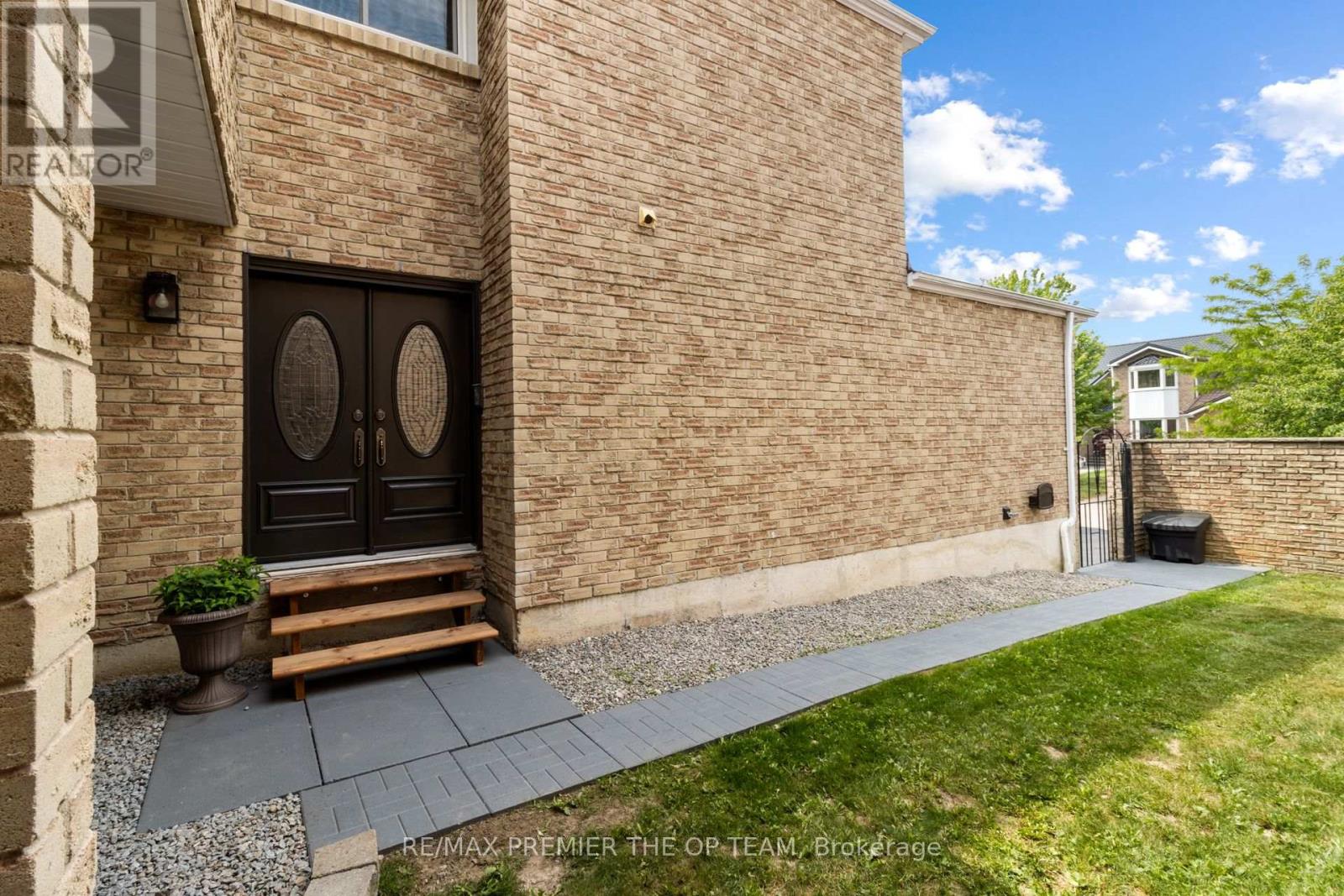 93 Sudbury Hall Drive, Toronto, Ontario M1B 3H5 - Photo 5 - E13434670