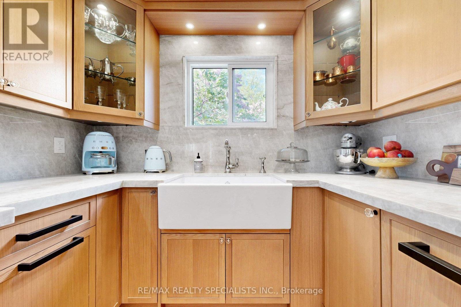39 B Newington Crescent, Toronto, Ontario  M9C 5B7 - Photo 18 - W13434682