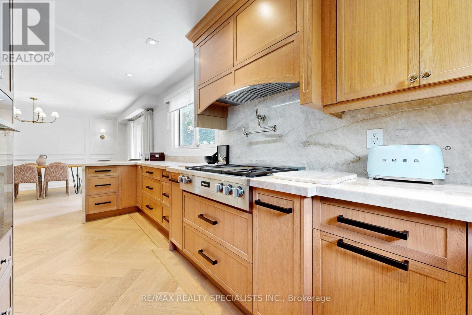39 B Newington Crescent, Toronto, Ontario  M9C 5B7 - Photo 19 - W13434682