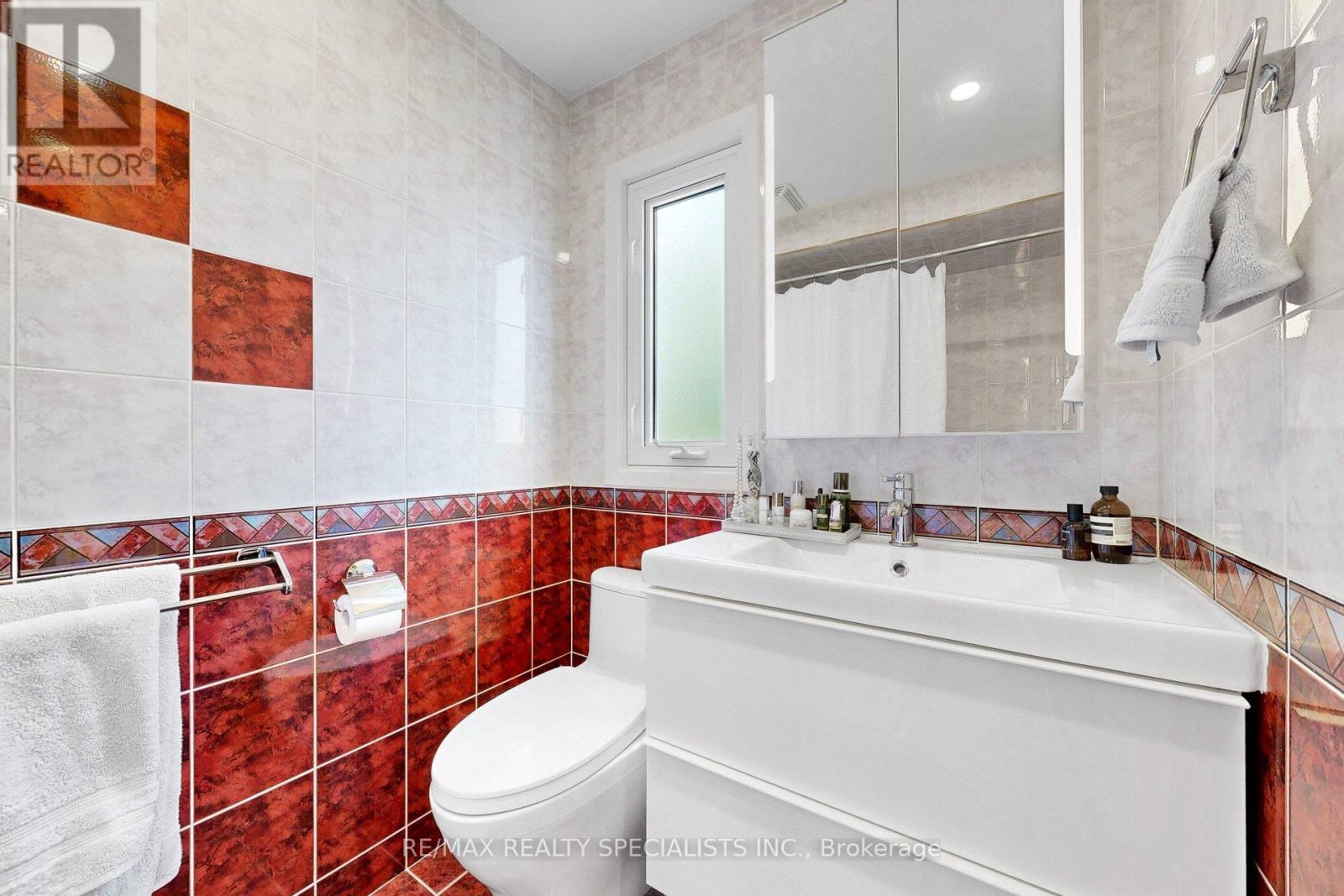 39 B Newington Crescent, Toronto, Ontario  M9C 5B7 - Photo 28 - W13434682