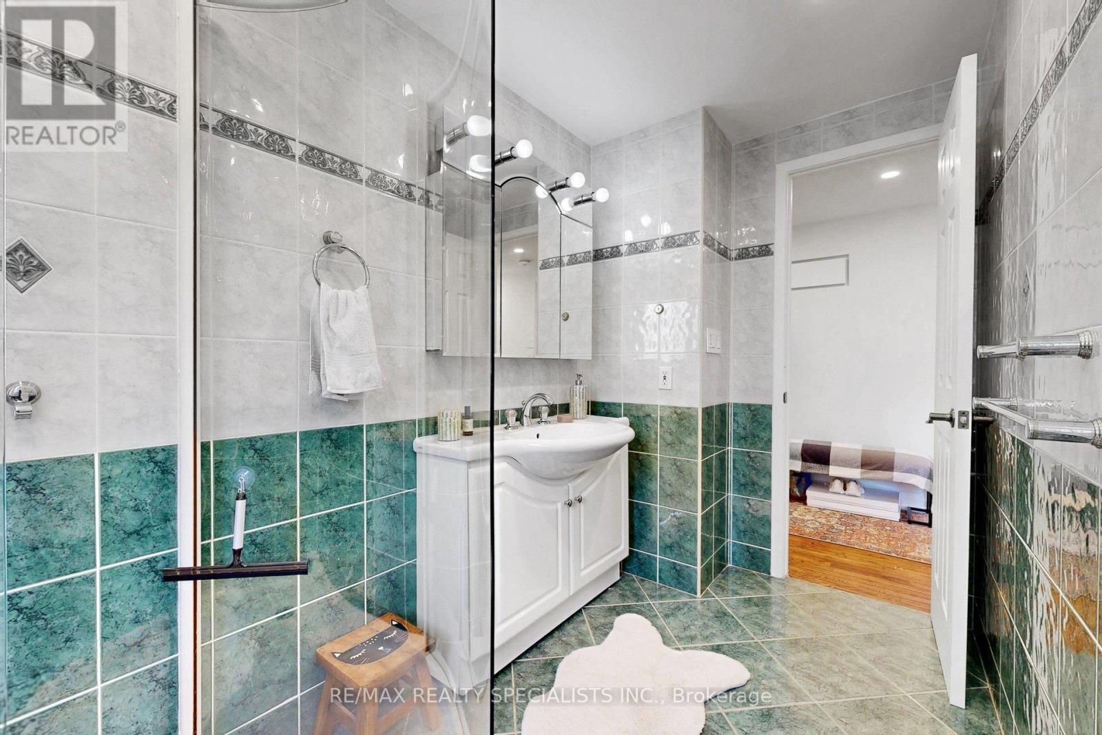 39 B Newington Crescent, Toronto, Ontario  M9C 5B7 - Photo 36 - W13434682