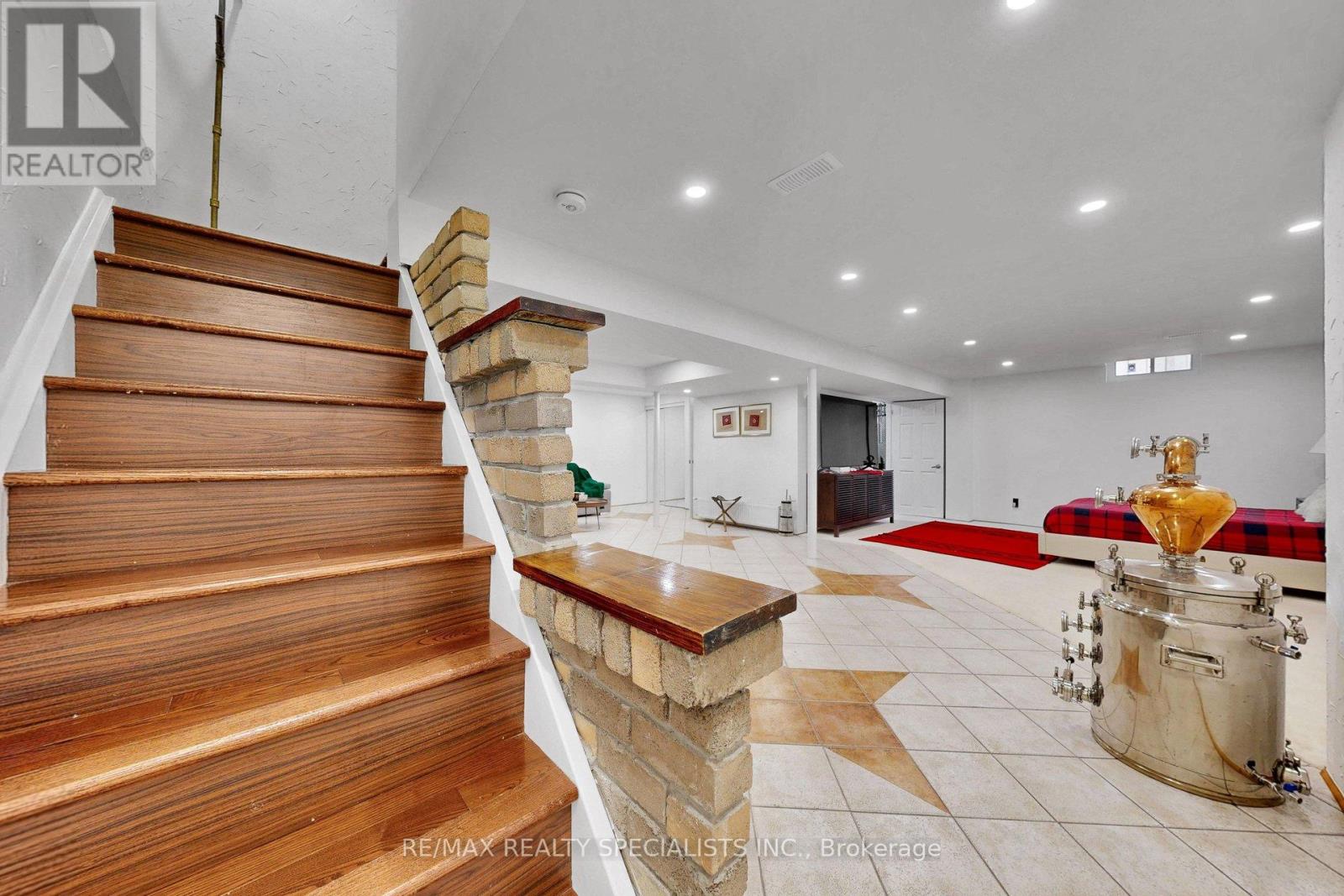 39 B Newington Crescent, Toronto, Ontario  M9C 5B7 - Photo 37 - W13434682