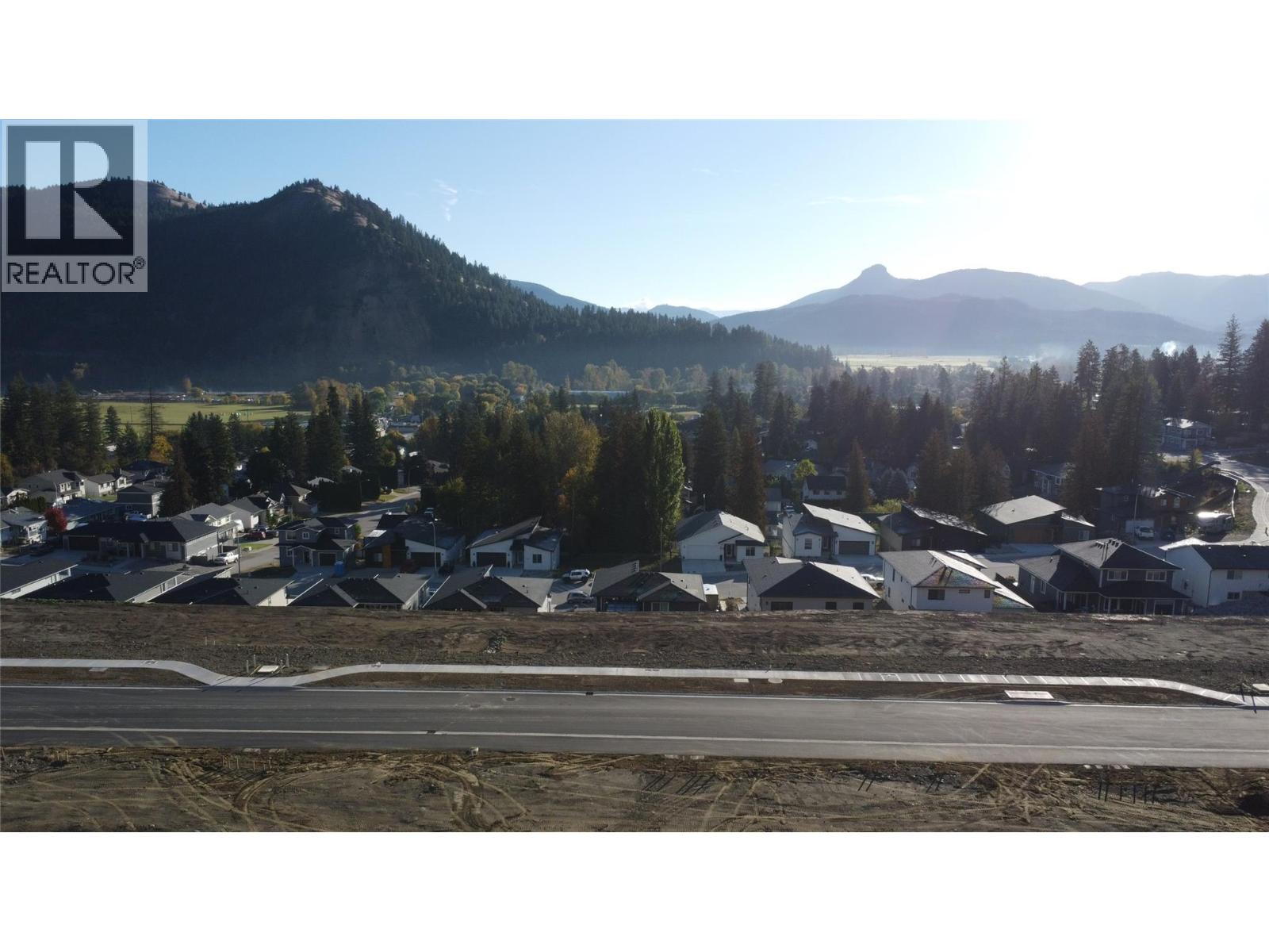 2225 Mountain View Avenue, Lumby, British Columbia  V0E 2G0 - Photo 7 - 10390431