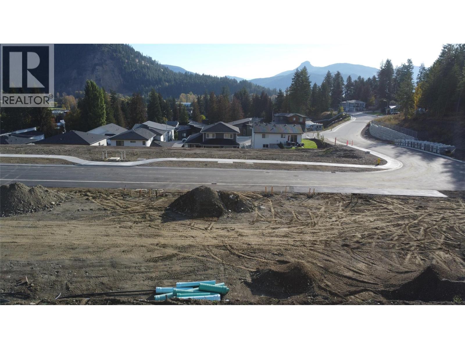 2225 Mountain View Avenue, Lumby, British Columbia  V0E 2G0 - Photo 16 - 10390431