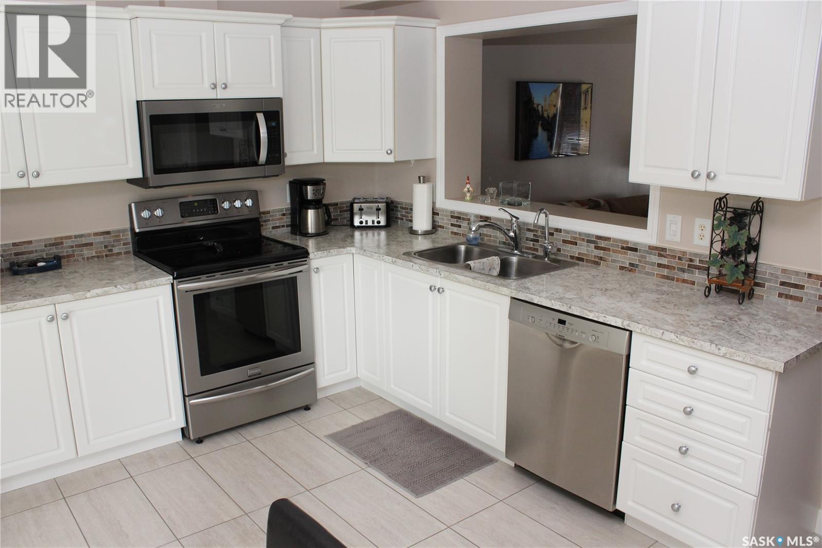 2702 Cranbourn Crescent, Regina, Saskatchewan  S4V 3C1 - Photo 12 - SK039087