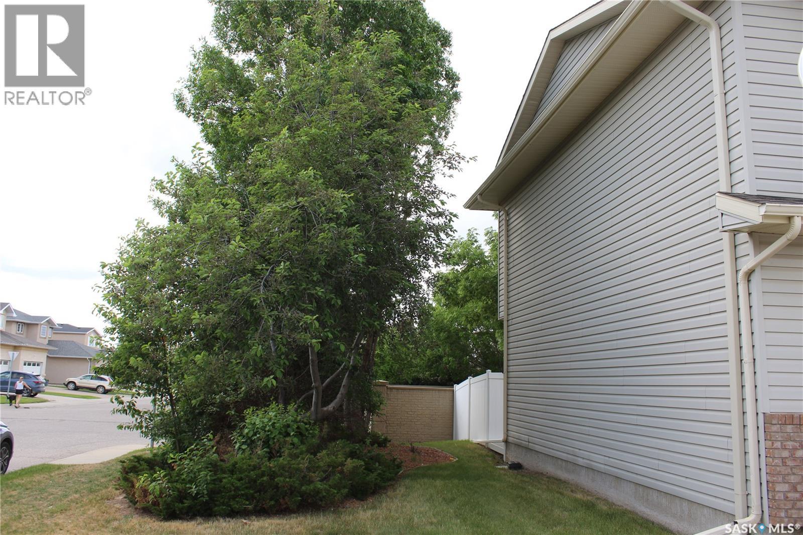 2702 Cranbourn Crescent, Regina, Saskatchewan  S4V 3C1 - Photo 2 - SK039087