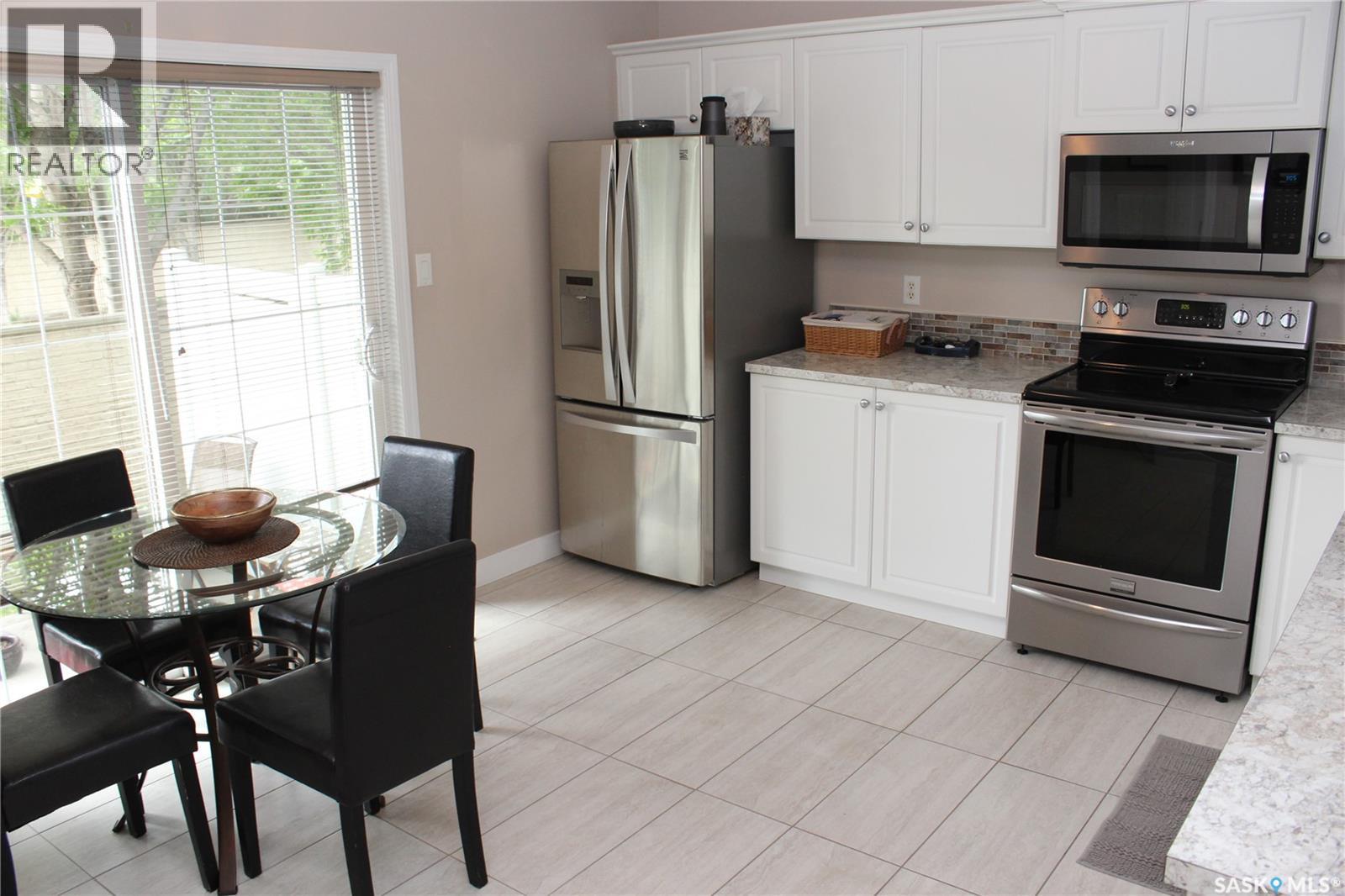 2702 Cranbourn Crescent, Regina, Saskatchewan  S4V 3C1 - Photo 9 - SK039087