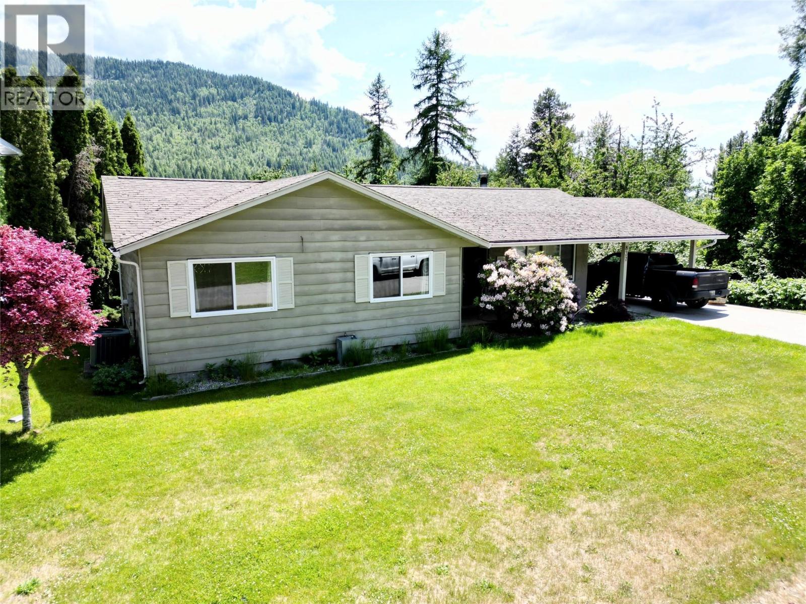 837 9th Street, Montrose, British Columbia