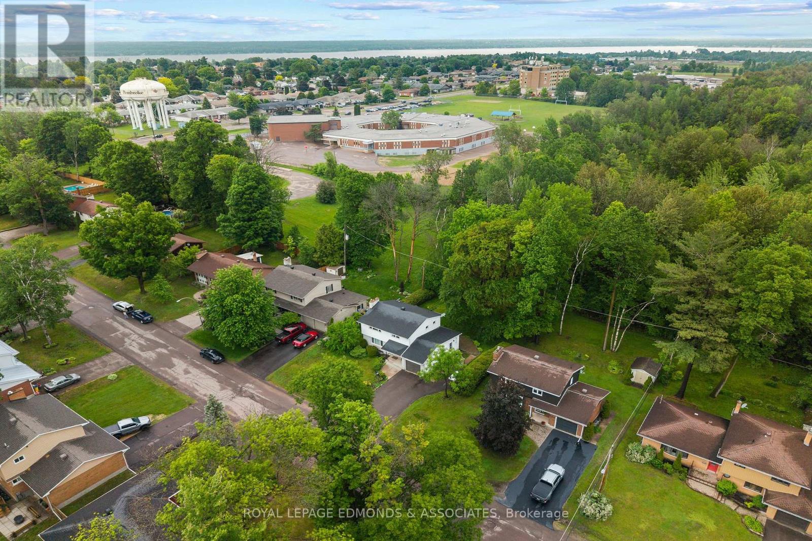607 Elizabeth Street, Pembroke, Ontario K8A 1X3 - Photo 4 - X13434808