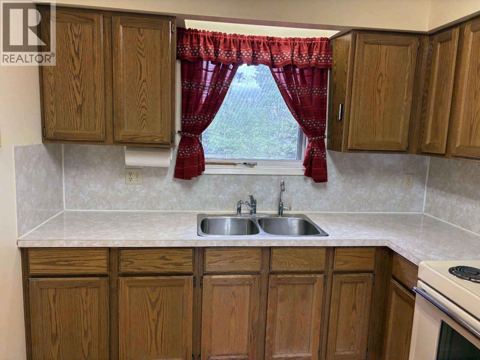 5032 Hansen Court, 108 Mile Ranch, British Columbia  V0K 2Z0 - Photo 9 - R3135232