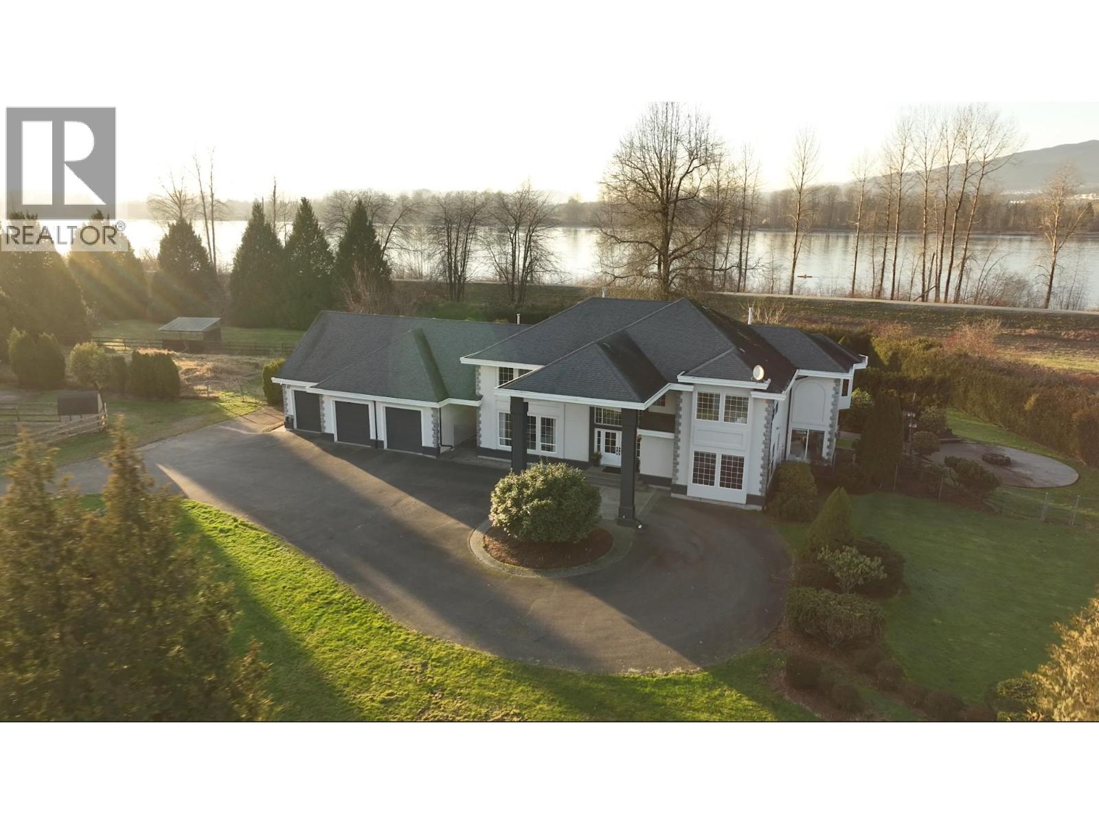 14531 Charlier Road, Pitt Meadows, British Columbia  V3Y 2T8 - Photo 2 - R3135143
